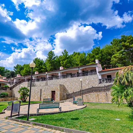 Hotiday Collection - Pugnochiuso 아파트호텔 4*