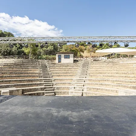 아파트호텔 Hotiday Collection - Pugnochiuso 4*