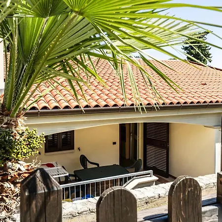 アパートホテル Hotiday Collection - Pugnochiuso 4*