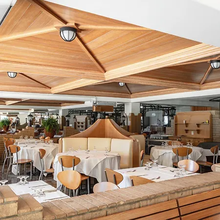 Ξενοδοχείο με διαμερίσματα Hotiday Collection - Pugnochiuso