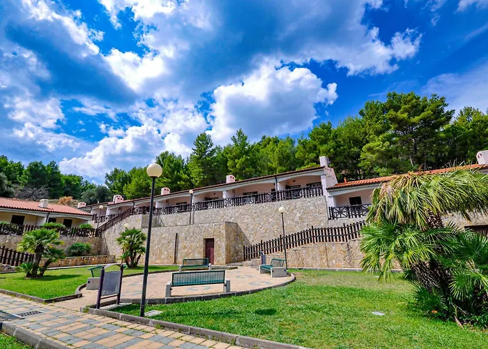 Hotiday Collection - Pugnochiuso Apart Otel 4*